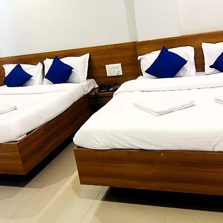 Hotel Sai Smruti Ширді Номер фото