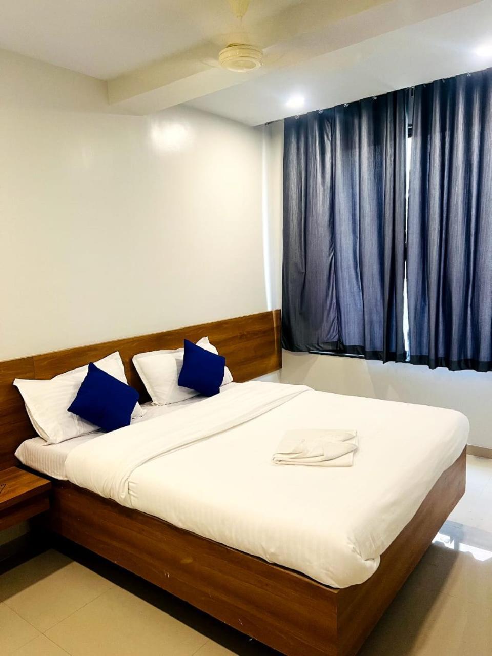 Hotel Sai Smruti Ширді Екстер'єр фото