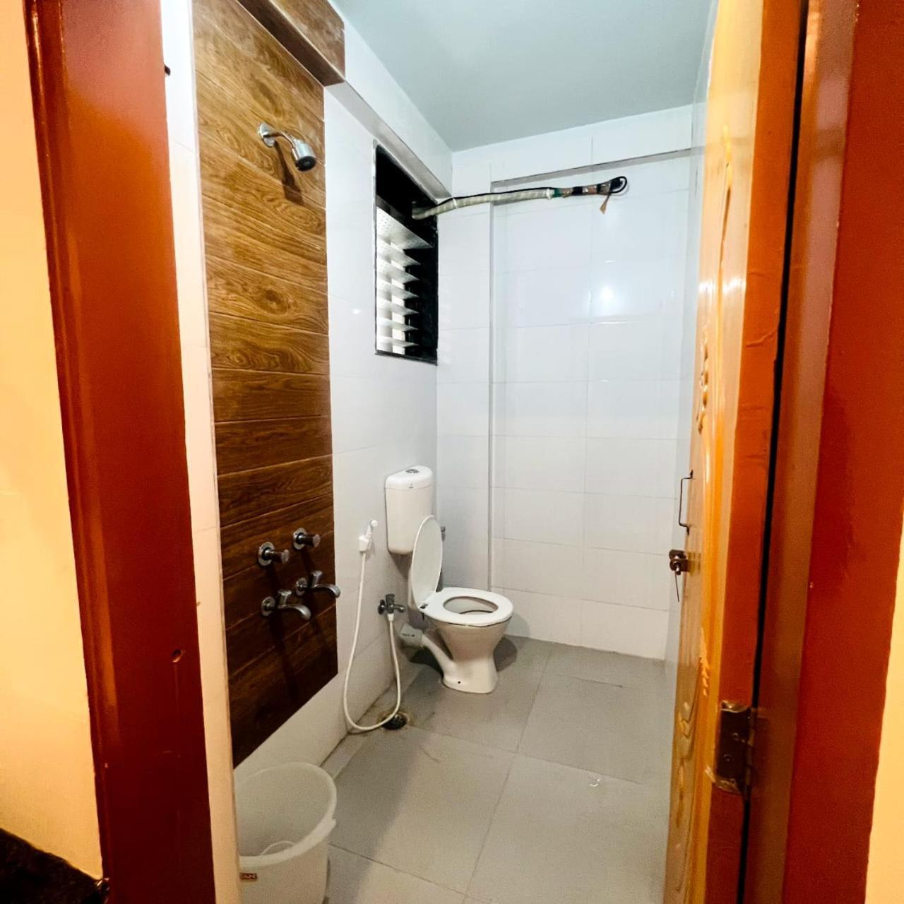 Hotel Sai Smruti Ширді Екстер'єр фото