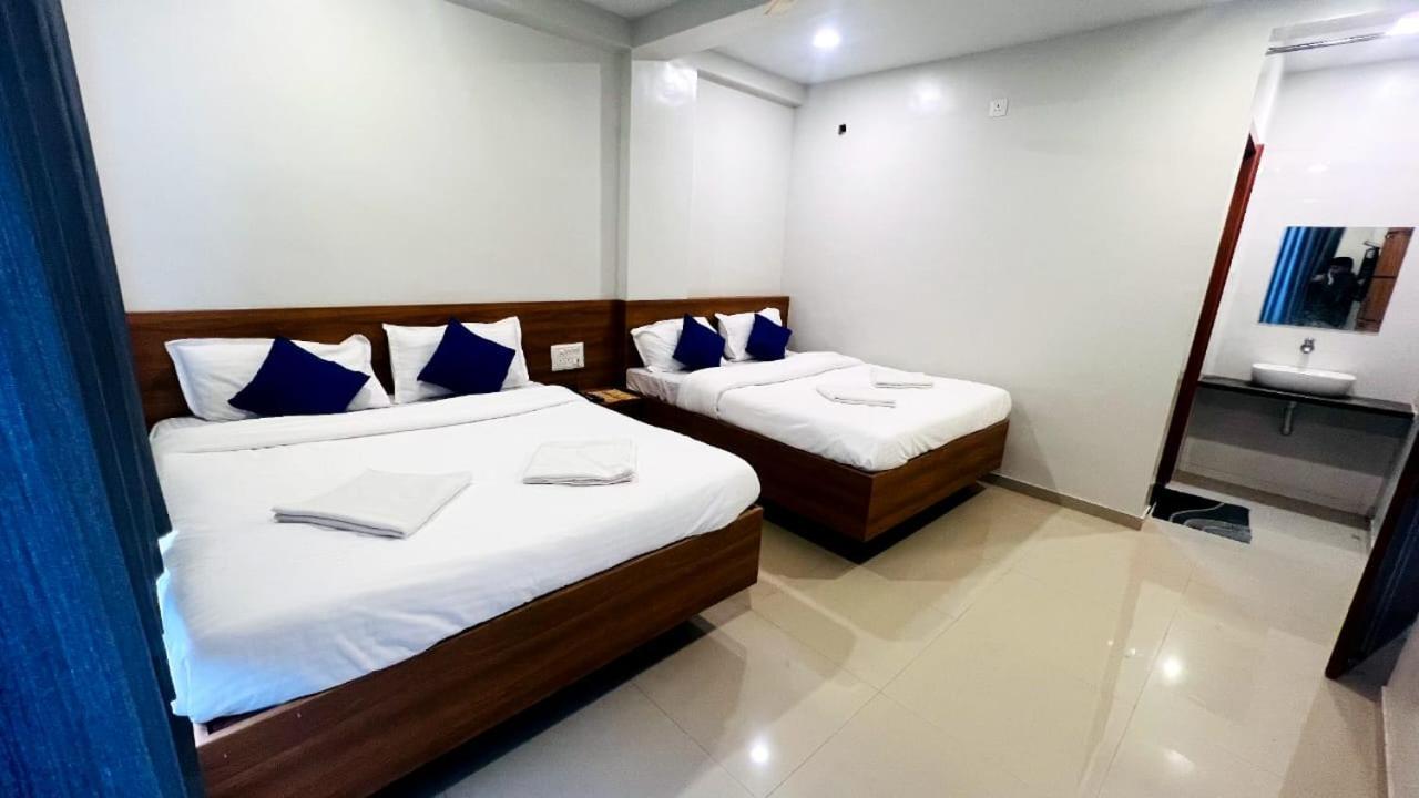 Hotel Sai Smruti Ширді Номер фото